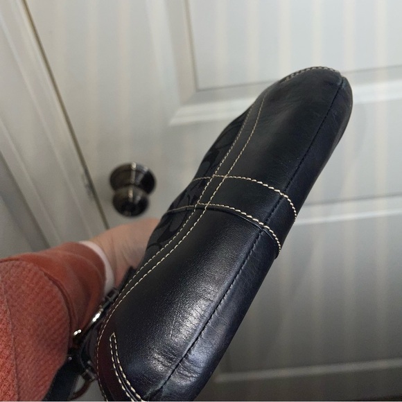 COACH BLACK SIGNATURE CANVAS & LEATHER SLIM DUFFLE SHOULDER BAG VINTAGE - Picture 12 of 17